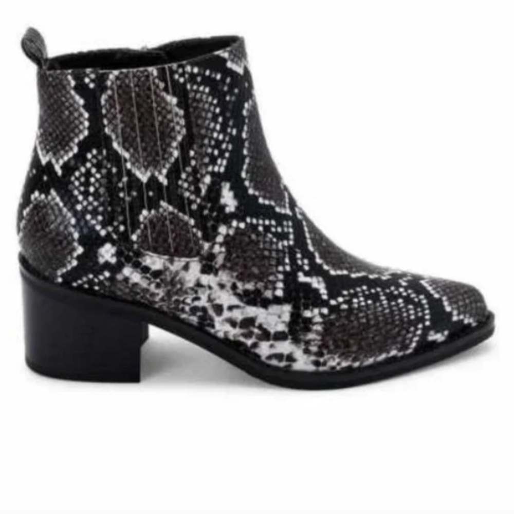 NWT Aqua College Block Heel Waterproof Ankle Booties Karlie Leather - Size 6. - Picture 2 of 9